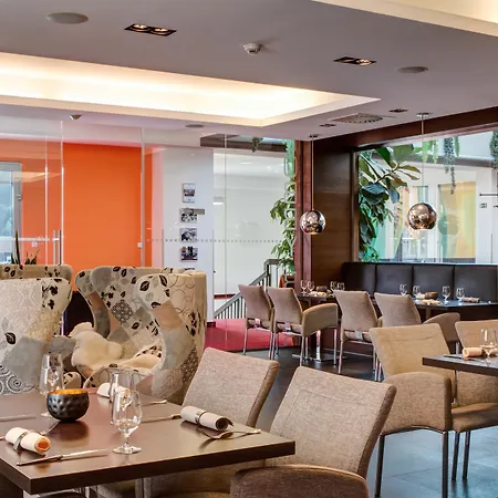 Отель Western Vista 4*